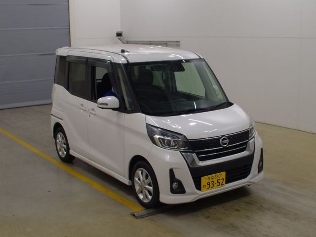 3086 NISSAN DAYZ ROOX B21A 2017 г. (NAA Tokyo)